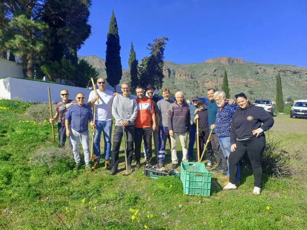 Un gesto que florece: un vecino de Tenteniguada planta almendreros y suma vida al paisaje de Valsequillo