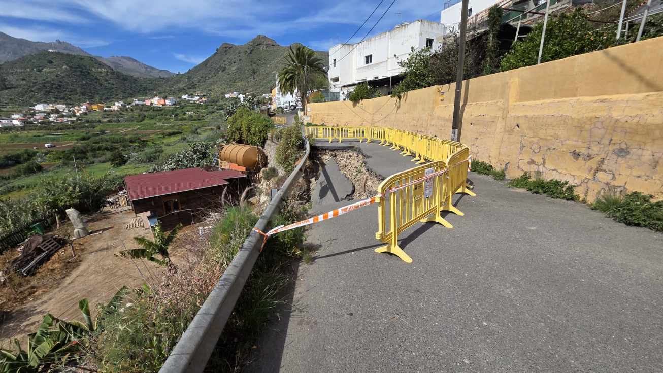 El colapso  de la calle Fern&aacute;ndez Galar, dos meses despu&eacute;s de Emilia contin&uacute;a igual
