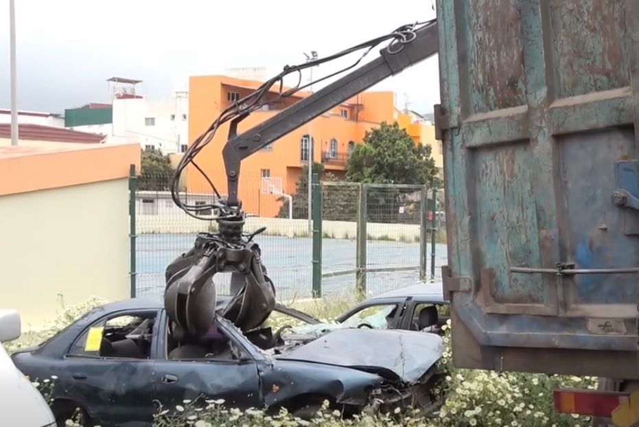 Valsequillo empieza a limpiar sus calles de coches abandonados