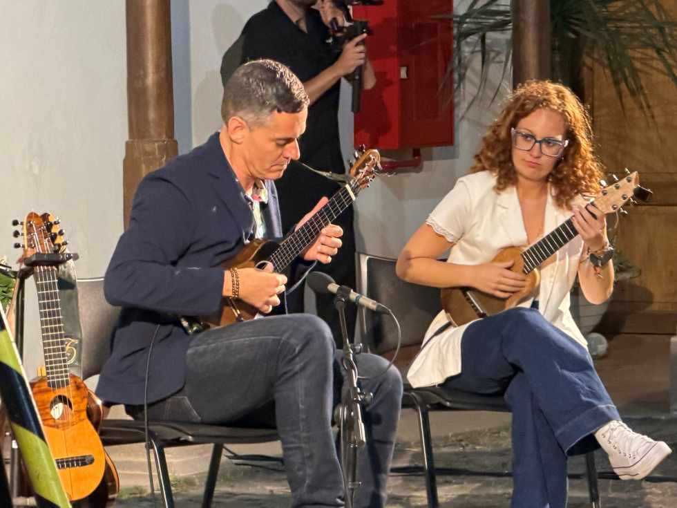 Laura Martel brilla en la Casa Condal de Telde con el proyecto 'Isla de Timple'