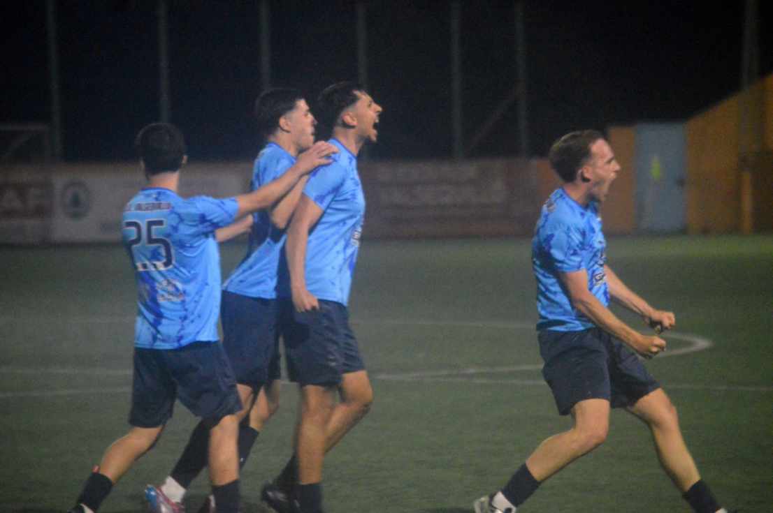 Celebraci&oacute;n del primer gol (Foto: Juan Antonio Hern&aacute;ndez)